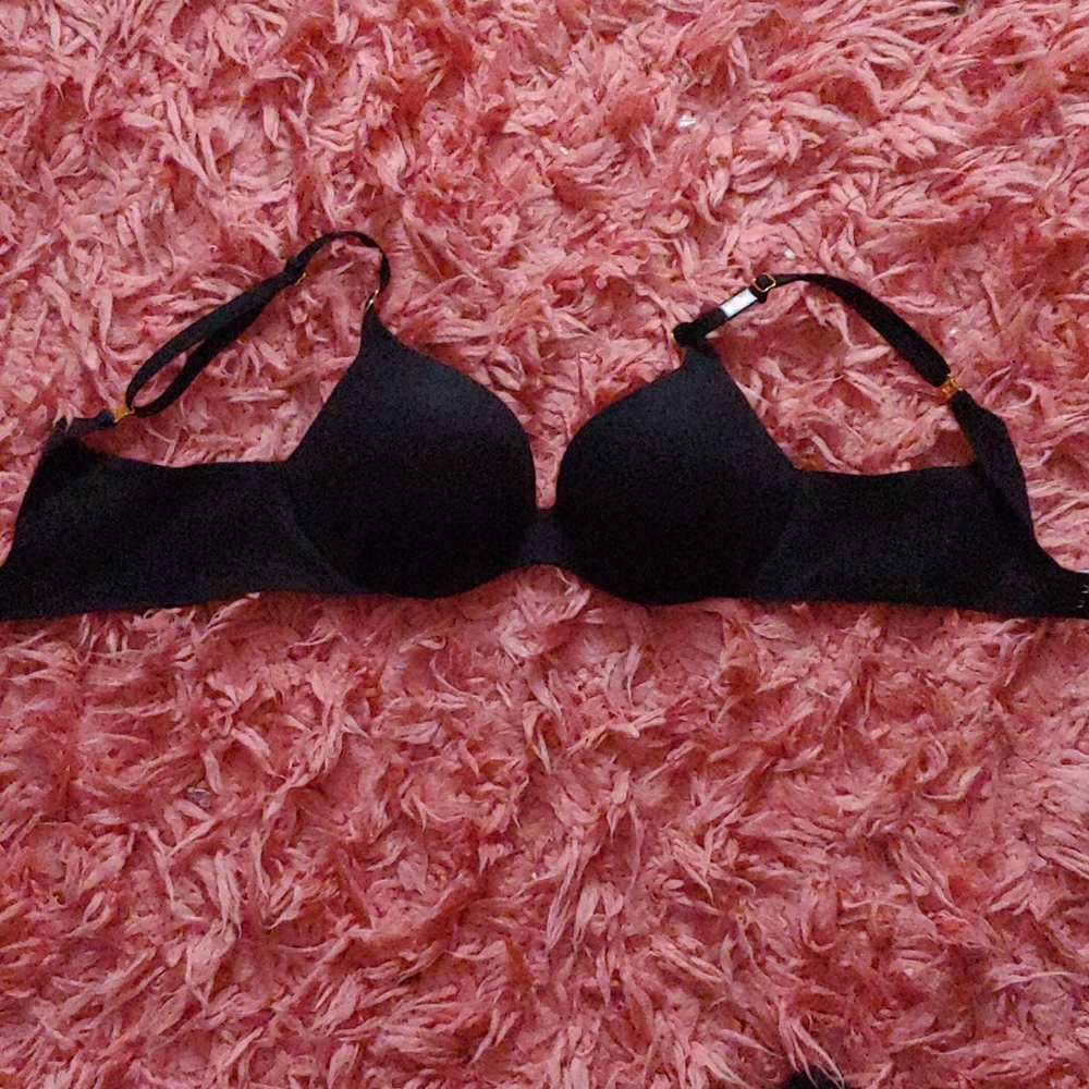 NWT black Victoria Secret Incredible bra